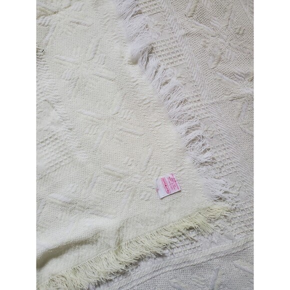 VTG Heart Beats Blanket Baby Newborn Made in USA Toddler Knit Yellow Weave FLAW - Picture 4 of 9